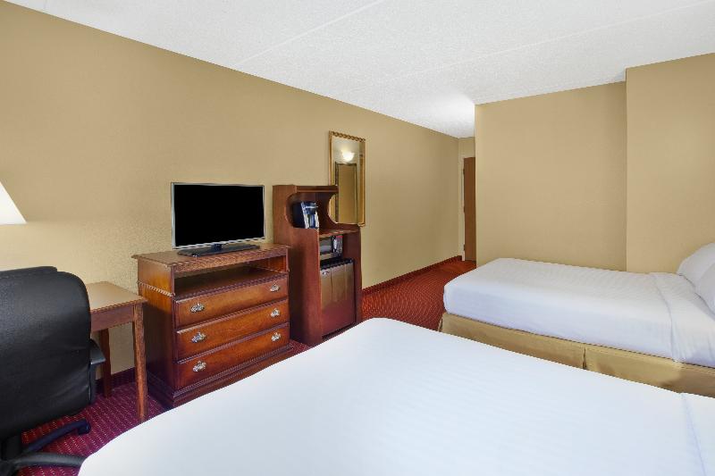 Holiday Inn Express Irwin (Pa Tpk Exit 67) By IHG photo 11