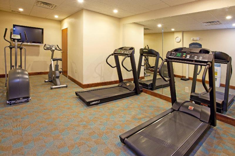 Holiday Inn Express and Suites Petersburg Fort Lee