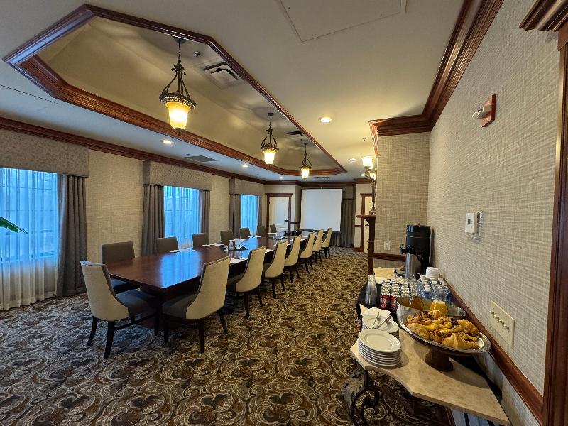 Holiday Inn Hotel and Suites Minneapolis Lakeville image