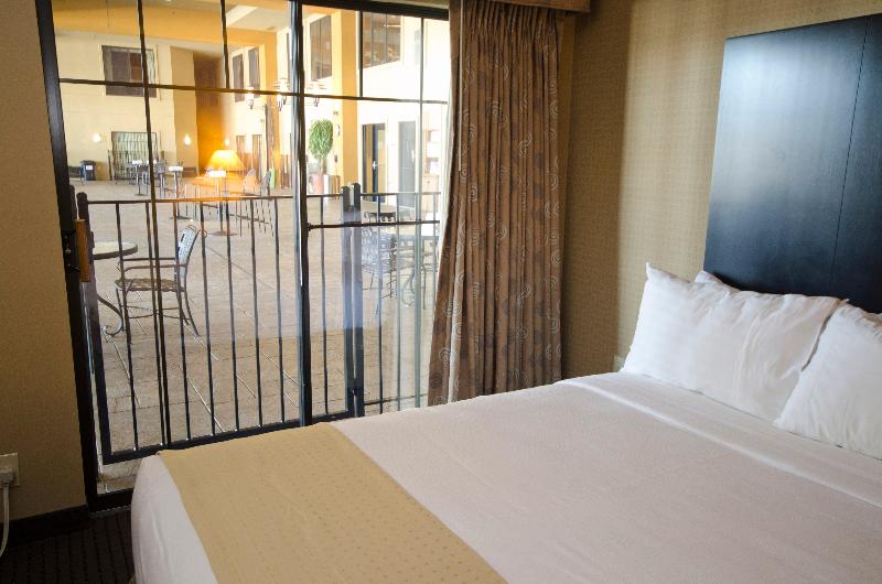 Holiday Inn&Suites St. Paul Ne - Lake Elmo By IHG image