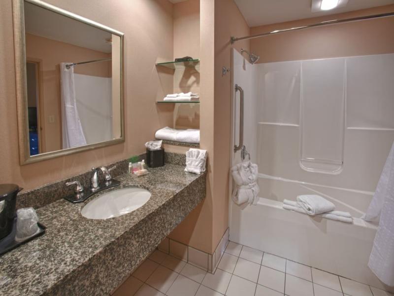 Holiday Inn&Suites St. Paul Ne - Lake Elmo By IHG image