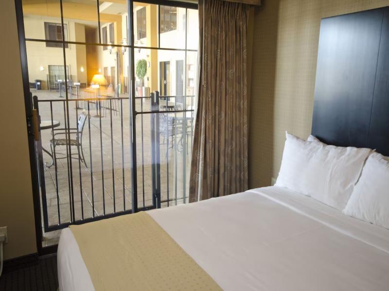 Holiday Inn&Suites St. Paul Ne - Lake Elmo By IHG image