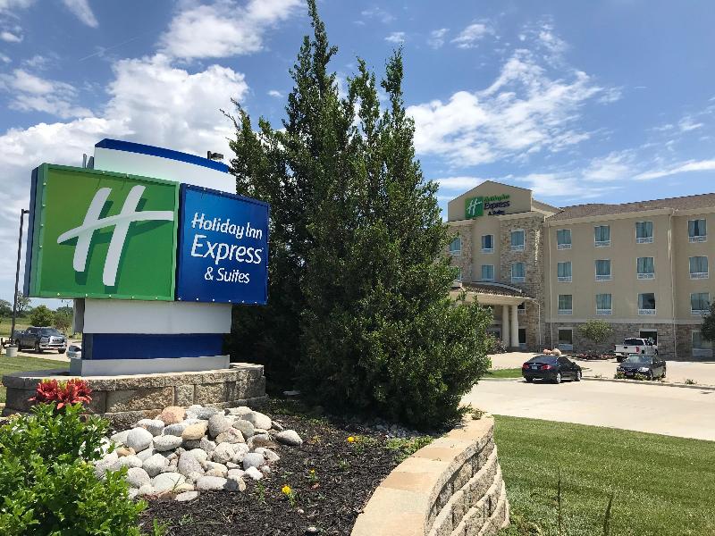 Holiday Inn Express and Suites St. Joseph image