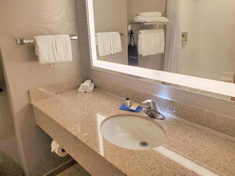 Holiday Inn Express and Suites Cheney photo 19