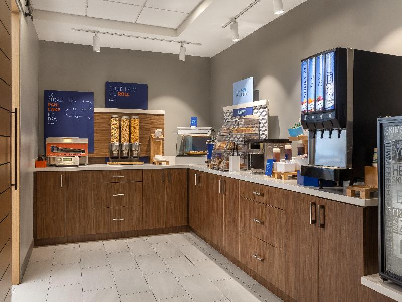 Holiday Inn Express and Suites Huntsville Muskoka image