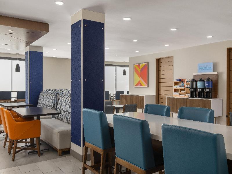 Holiday Inn Express and Suites Huntsville Muskoka image