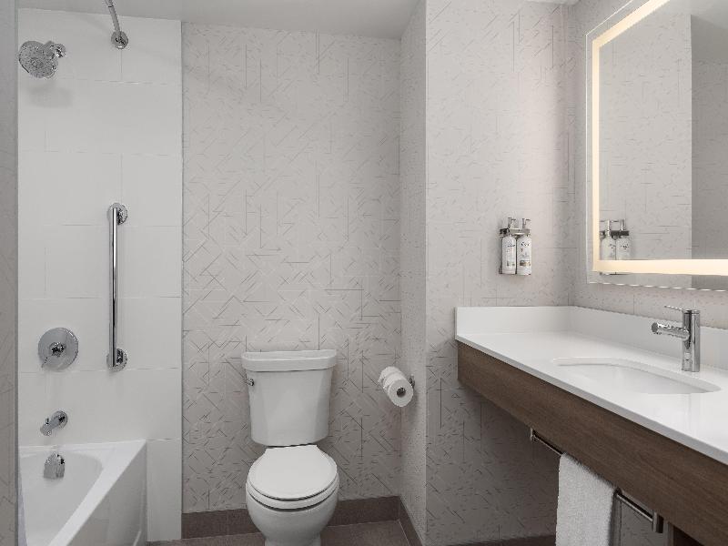 Holiday Inn Express and Suites Huntsville Muskoka image