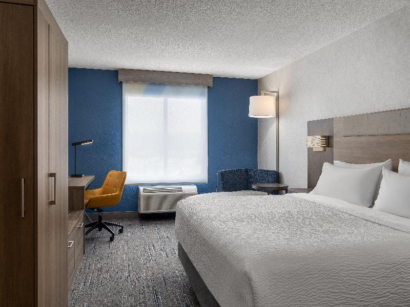 Holiday Inn Express and Suites Huntsville Muskoka image