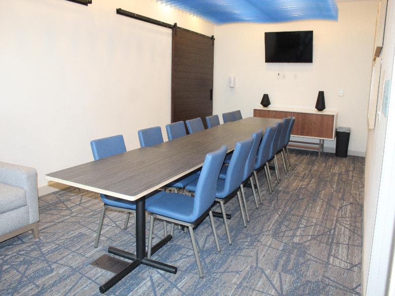 Holiday Inn Express and Suites Roswell image