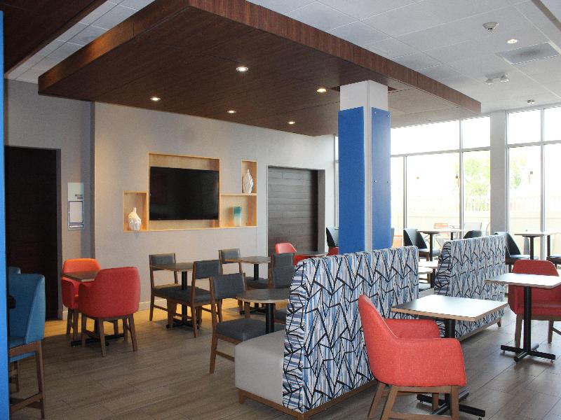 Holiday Inn Express and Suites Roswell image