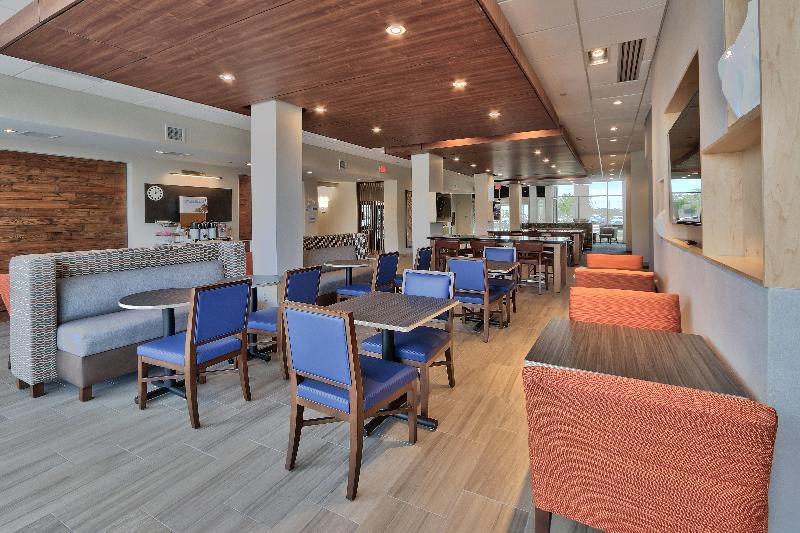 Holiday Inn Express and Suites Roswell image