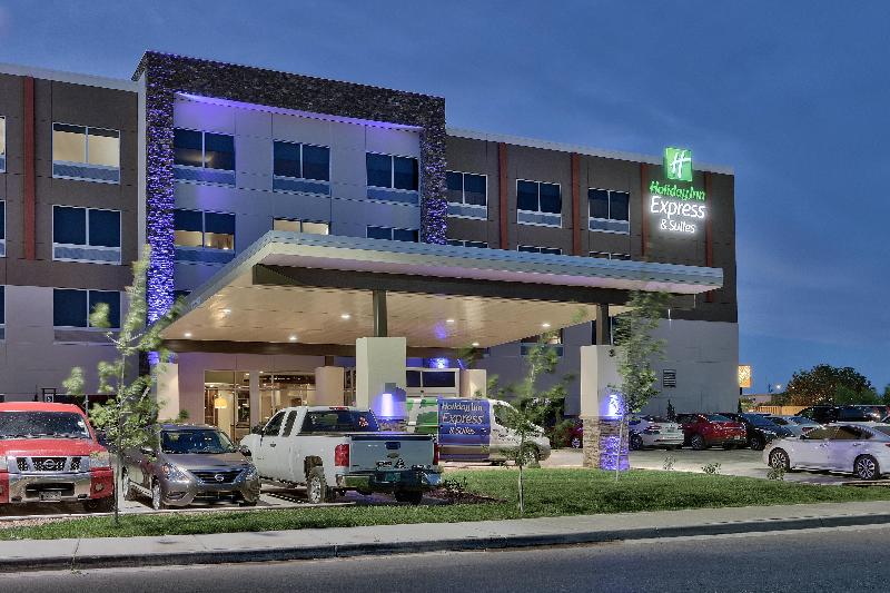 Holiday Inn Express and Suites Roswell image