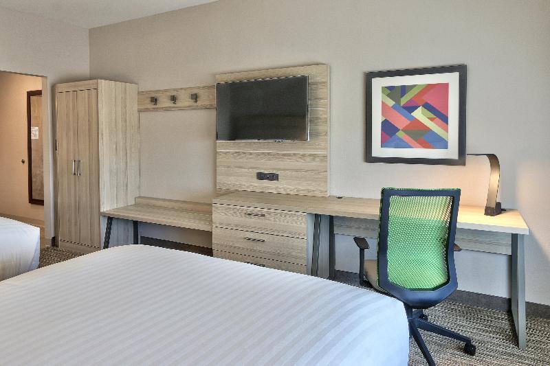 Holiday Inn Express and Suites Roswell image