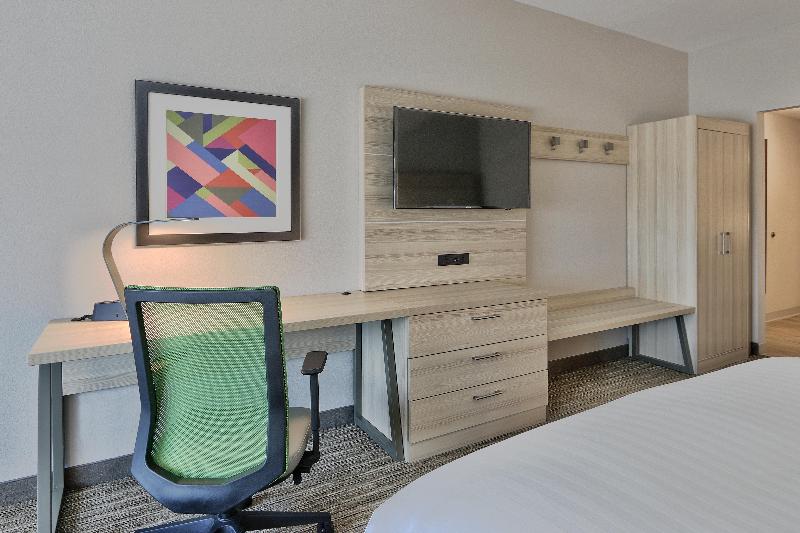 Holiday Inn Express and Suites Roswell image