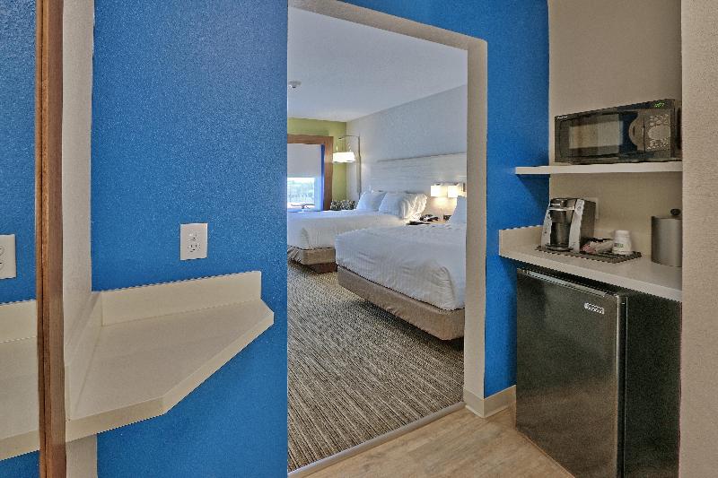 Holiday Inn Express and Suites Roswell image