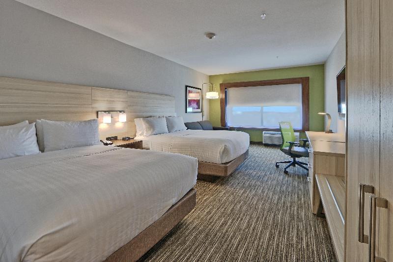 Holiday Inn Express and Suites Roswell image