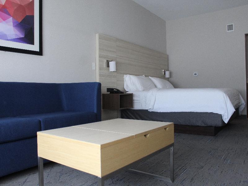 Holiday Inn Express and Suites Roswell image