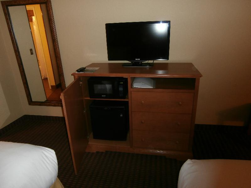 Holiday Inn Express and Suites Raton image