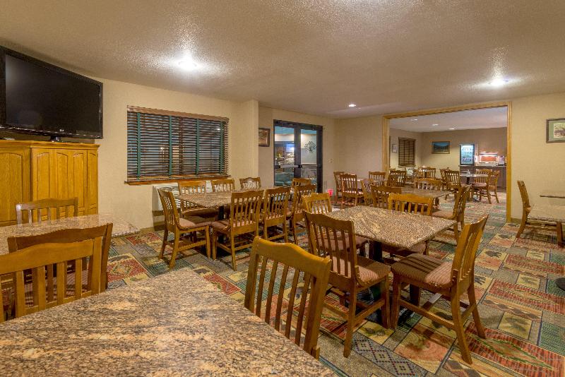Holiday Inn Express and Suites Raton image