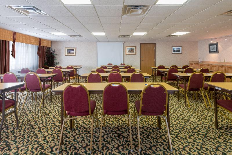 Holiday Inn Express and Suites Raton image