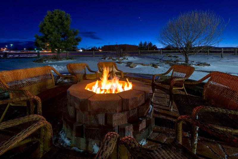 Holiday Inn Express and Suites Raton image