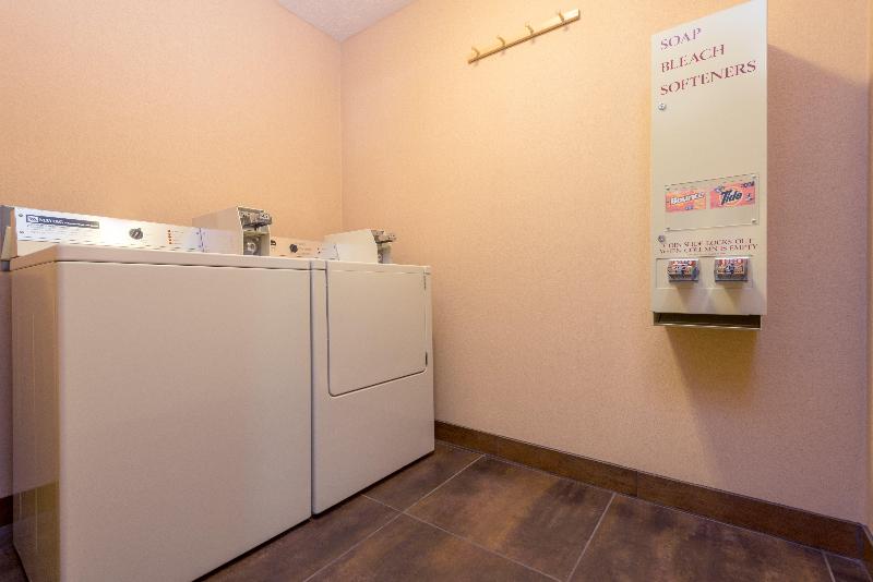 Holiday Inn Express and Suites Raton image