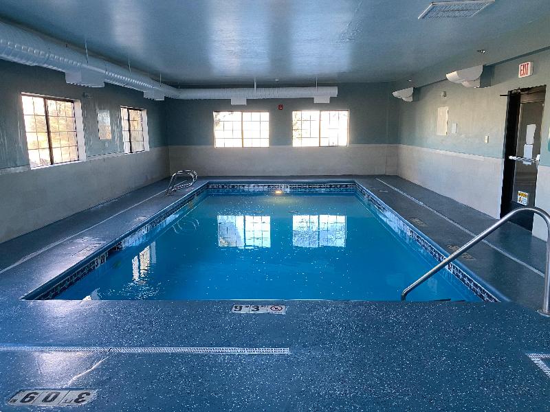 Holiday Inn Express and Suites Raton image