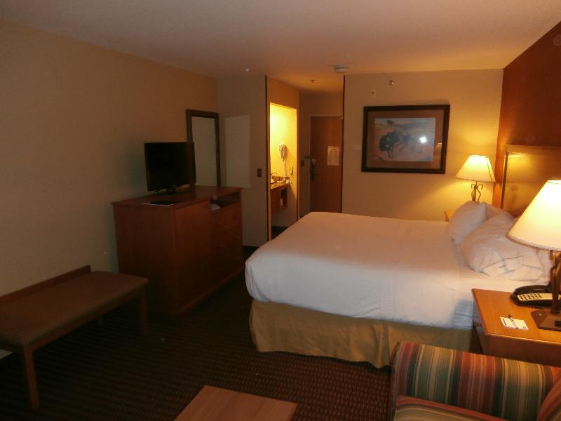 Holiday Inn Express and Suites Raton image