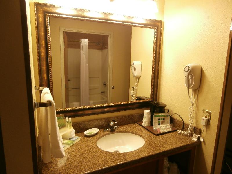 Holiday Inn Express and Suites Raton image
