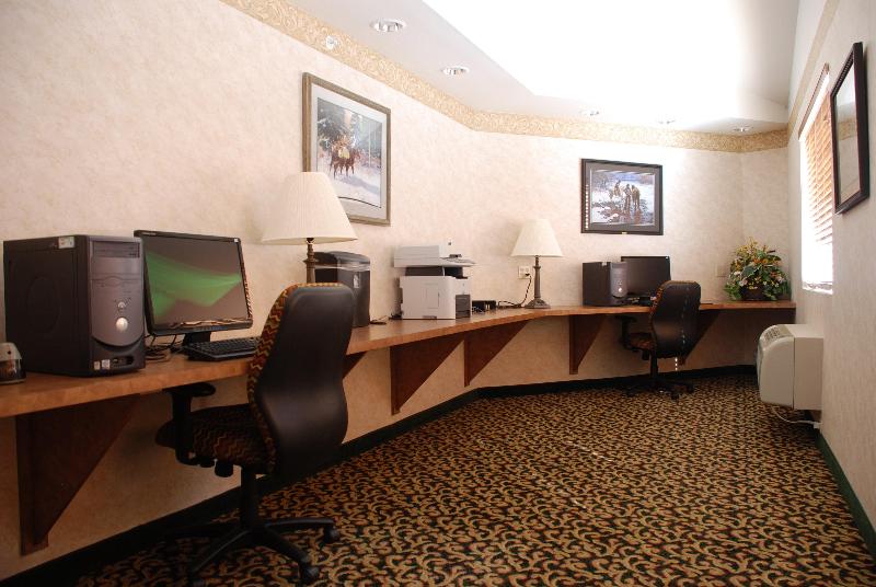 Holiday Inn Express and Suites Raton image