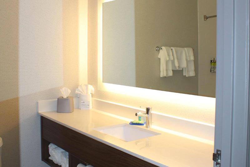 Holiday Inn Express and Suites Raton image