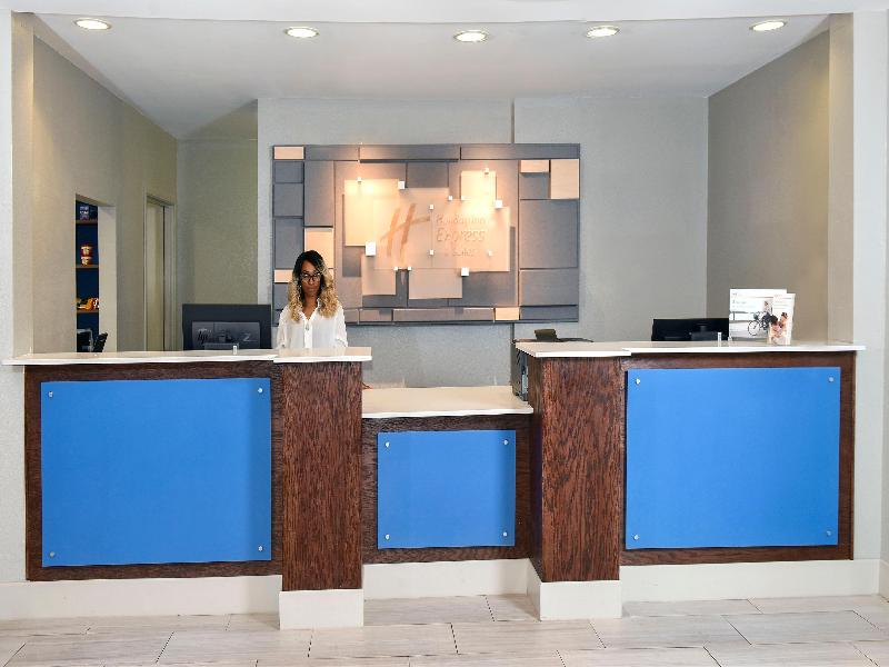 Holiday Inn Express and Suites Selma image