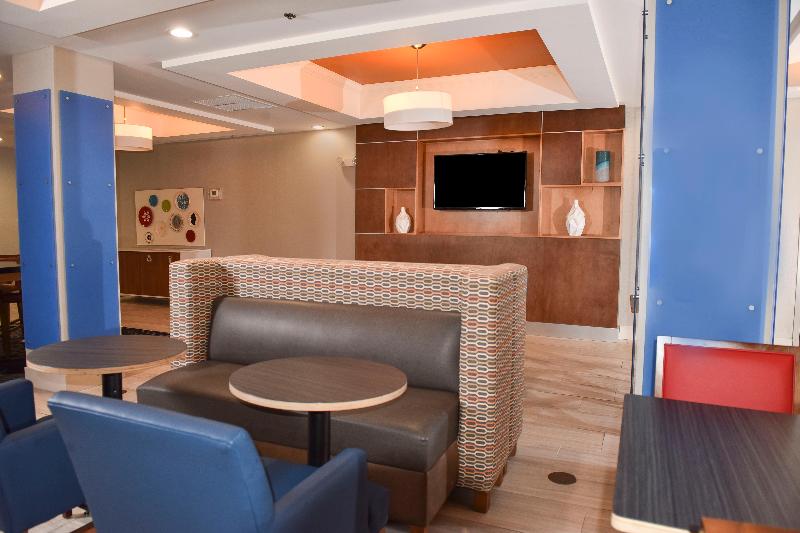 Holiday Inn Express and Suites Selma image