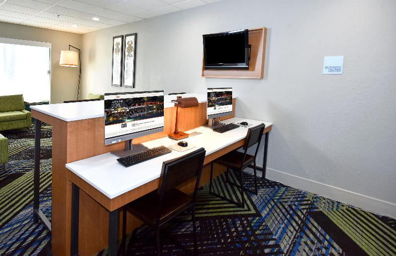Holiday Inn Express and Suites Selma image