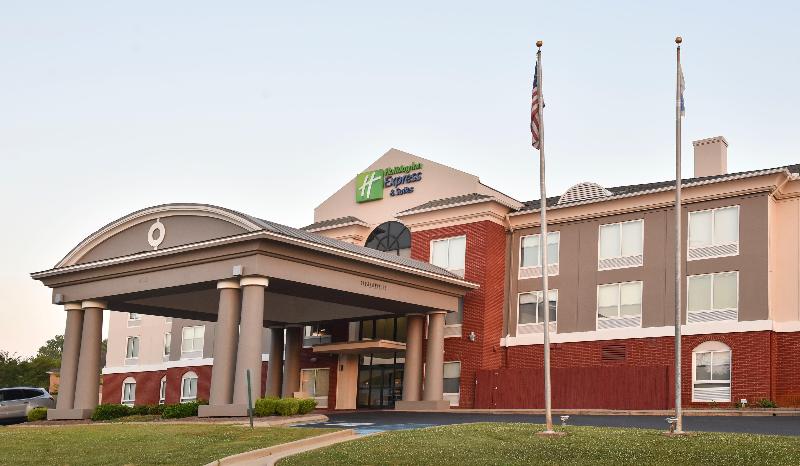 Holiday Inn Express and Suites Selma image