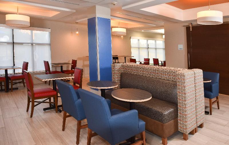 Holiday Inn Express and Suites Selma image