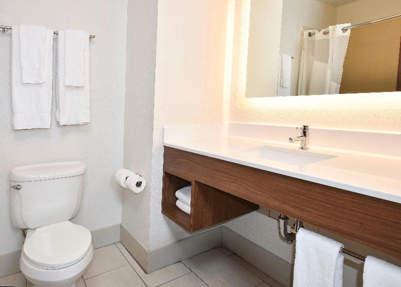Holiday Inn Express and Suites Selma image
