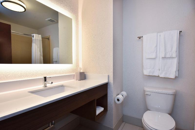 Holiday Inn Express and Suites Selma image