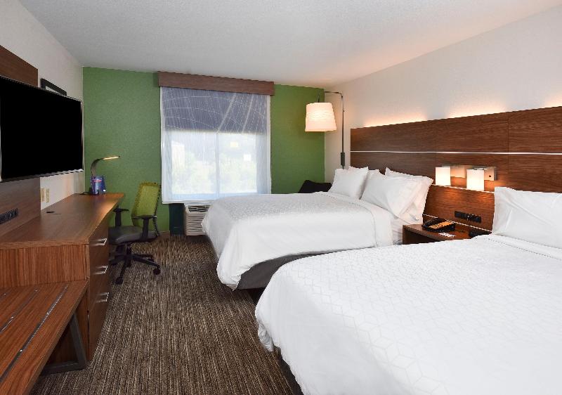 Holiday Inn Express and Suites Selma image