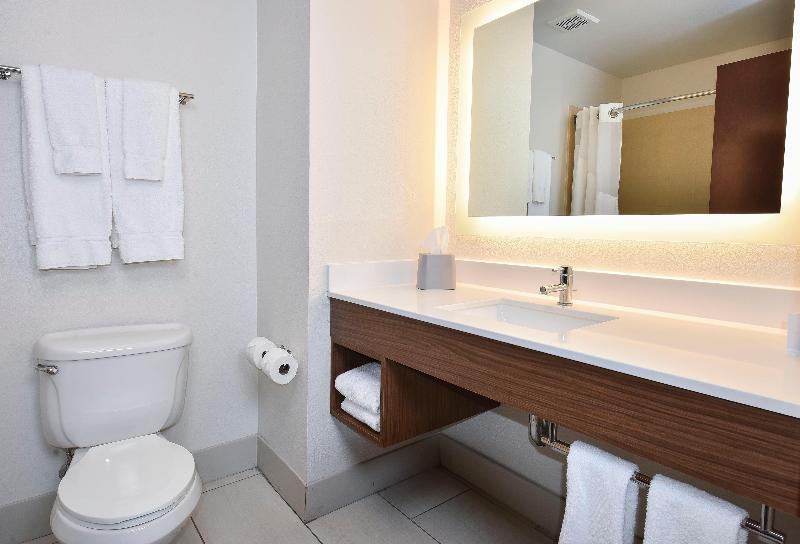 Holiday Inn Express and Suites Selma image