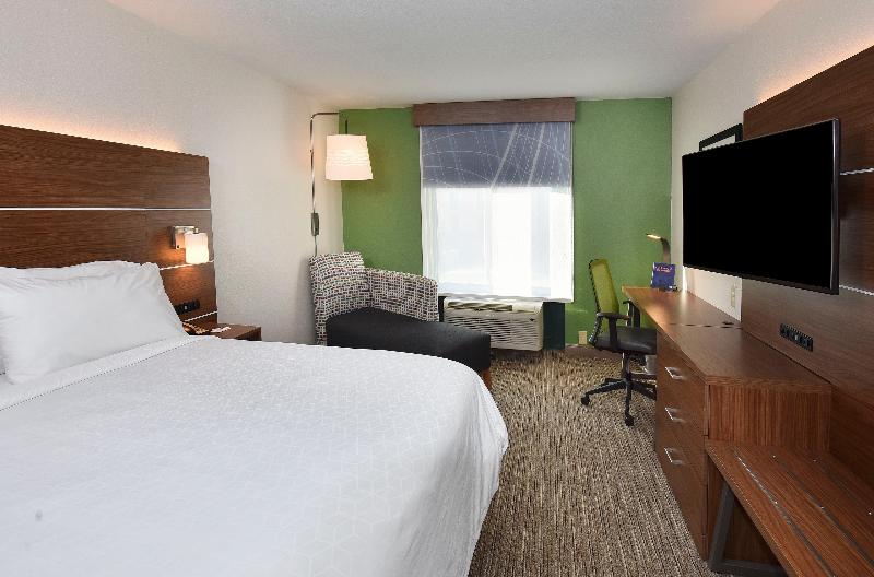 Holiday Inn Express and Suites Selma image