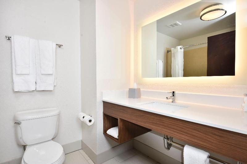 Holiday Inn Express and Suites Selma image