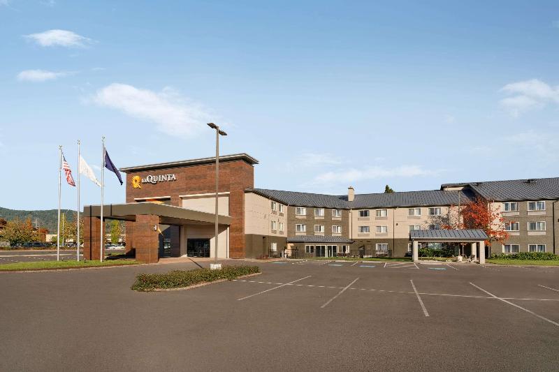 La Quinta Inn Suites By Wyndham Springfield image