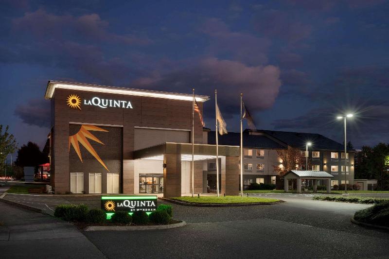 La Quinta Inn Suites By Wyndham Springfield image