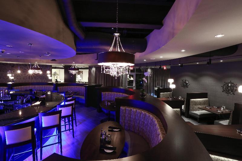 Holiday Inn & Suites East Peoria image