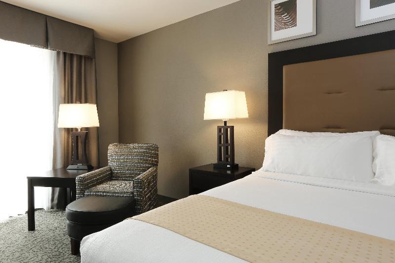 Holiday Inn & Suites East Peoria image