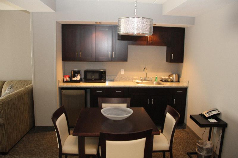 Holiday Inn & Suites East Peoria image