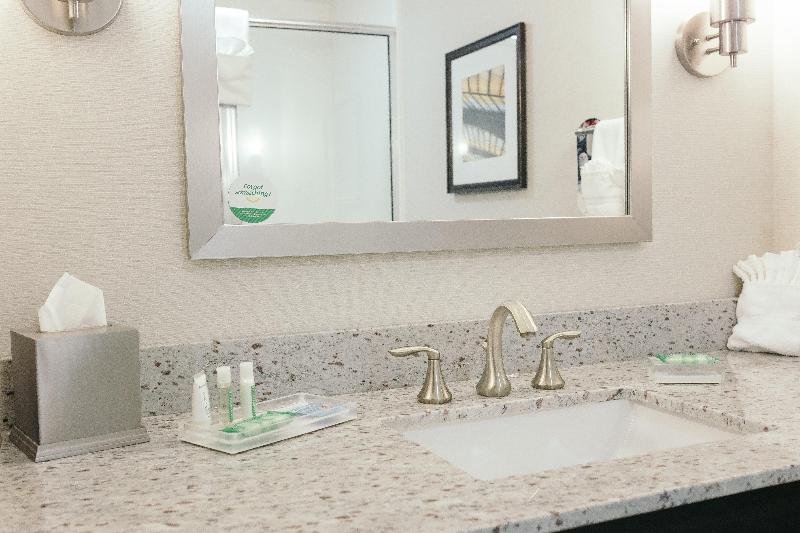 Holiday Inn & Suites East Peoria image