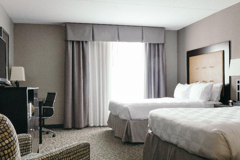 Holiday Inn & Suites East Peoria image