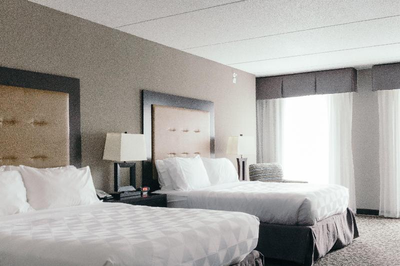 Holiday Inn & Suites East Peoria image
